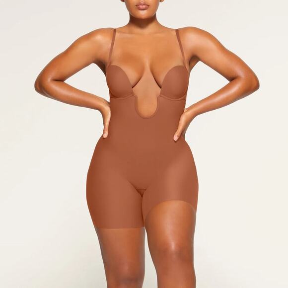 SKIMS Deep Plunge Shapewear Mid Thigh Bodysuit Bronze NWT Size 4X - Picture 1 of 11